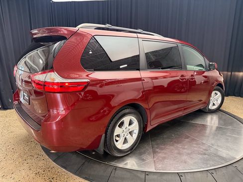 Used 2015 Toyota Sienna LE FWD image 8