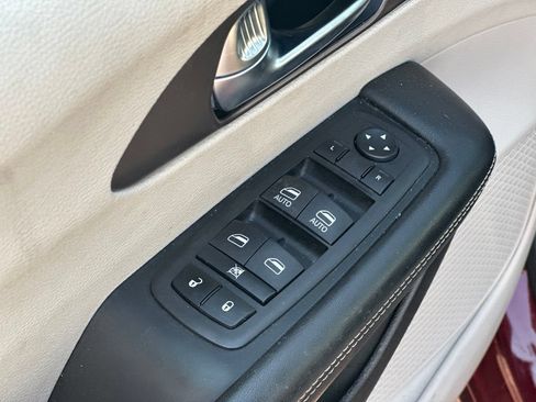 Used 2023 Chrysler Voyager LX FWD image 16