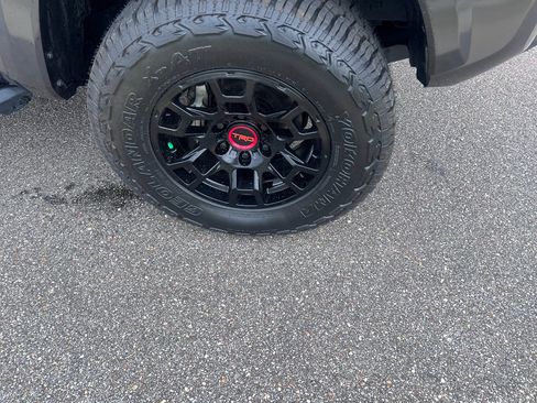 Used 2021 Toyota Tacoma TRD Sport w/ Technology Package image 3