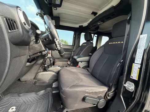 Used 2013 Jeep Wrangler Unlimited Sahara w/ Connectivity Group AWD/4WD image 10