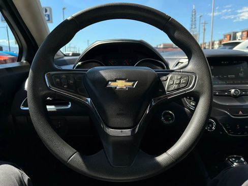 Used 2018 Chevrolet Cruze LT w/ Convenience Package FWD image 12