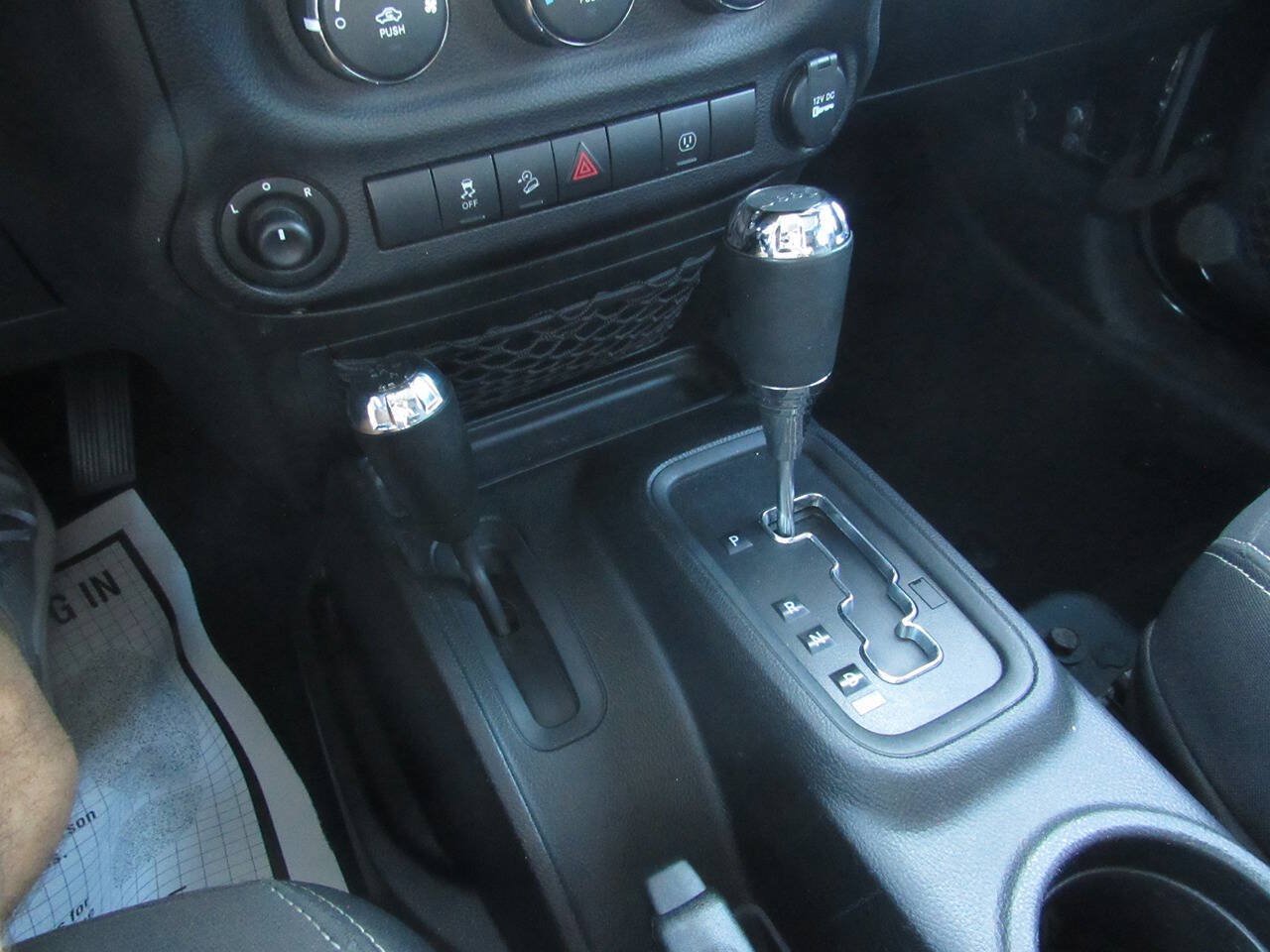 Used 2018 Jeep Wrangler Unlimited Sahara AWD/4WD image 26