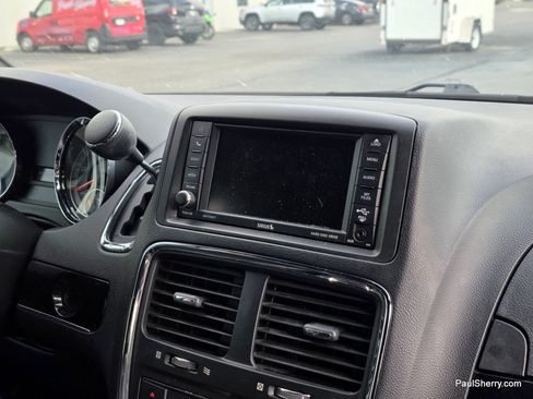 Used 2019 Dodge Grand Caravan SXT w/ Driver Convenience Group FWD image 8