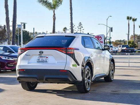 Used 2023 Toyota bZ4X XLE image 7