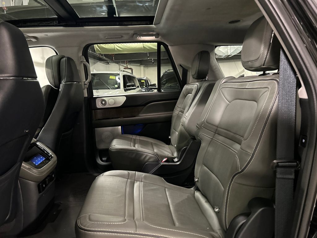 Used 2022 Lincoln Navigator L Black Label AWD/4WD image 22