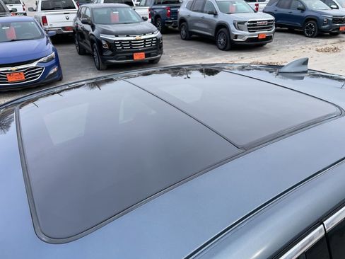 Used 2021 Chevrolet Malibu Premier image 3