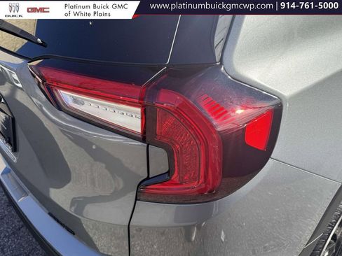 Used 2024 GMC Terrain SLE w/ Driver Convenience Package image 10