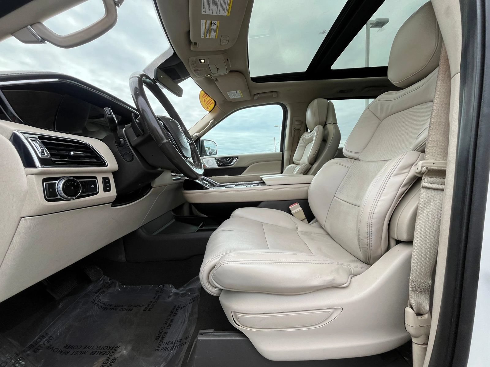 Used 2020 Lincoln Navigator Reserve w/ Luxury Package RWD image 28