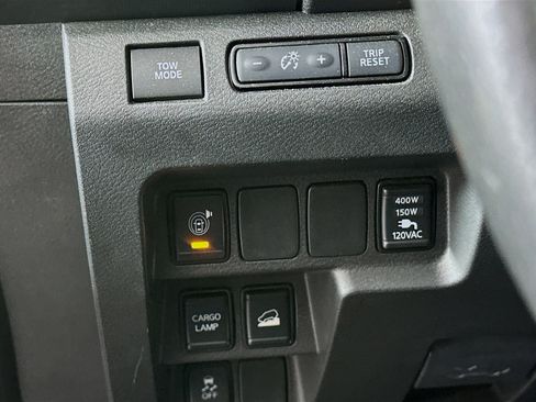 Used 2024 Nissan Frontier SV w/ SV Convenience Package image 17