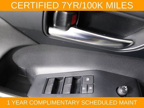 Used 2022 Toyota Highlander XLE AWD/4WD image 18