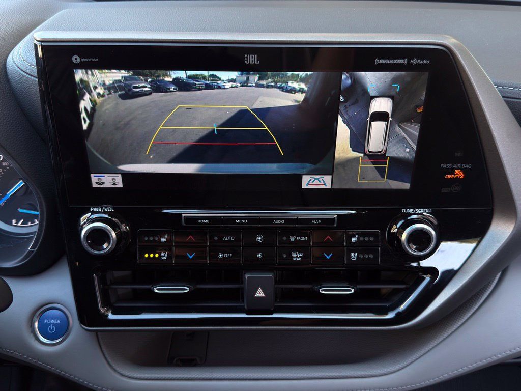 Used 2021 Toyota Highlander Limited FWD image 15