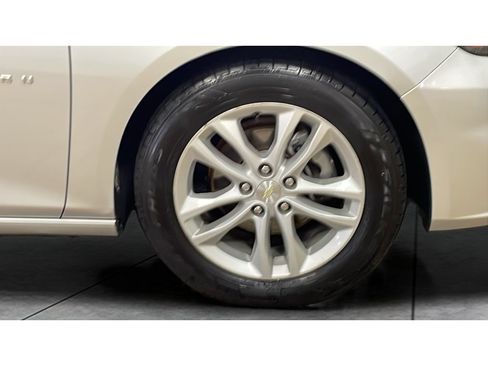 Used 2017 Chevrolet Malibu LT FWD image 20