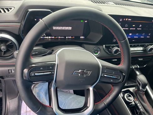 Used 2025 Chevrolet Colorado Z71 image 10