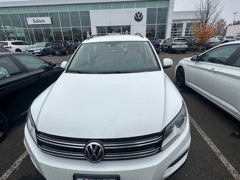 Used 2017 Volkswagen Tiguan S image 3