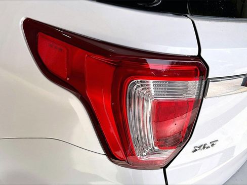 Used 2016 Ford Explorer XLT w/ Equipment Group 202A image 13