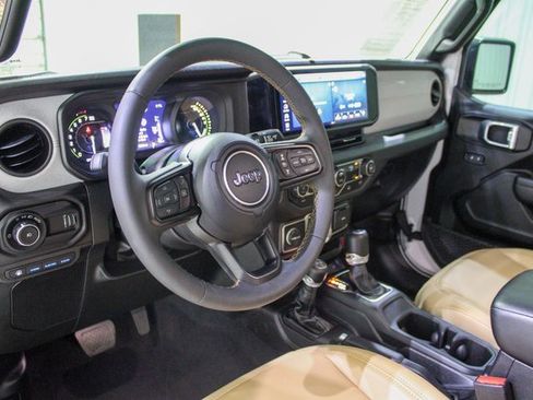 Used 2024 Jeep Wrangler Unlimited image 13