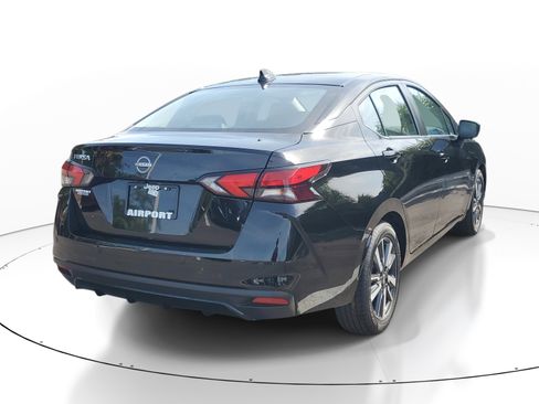 Used 2025 Nissan Versa SV FWD image 5