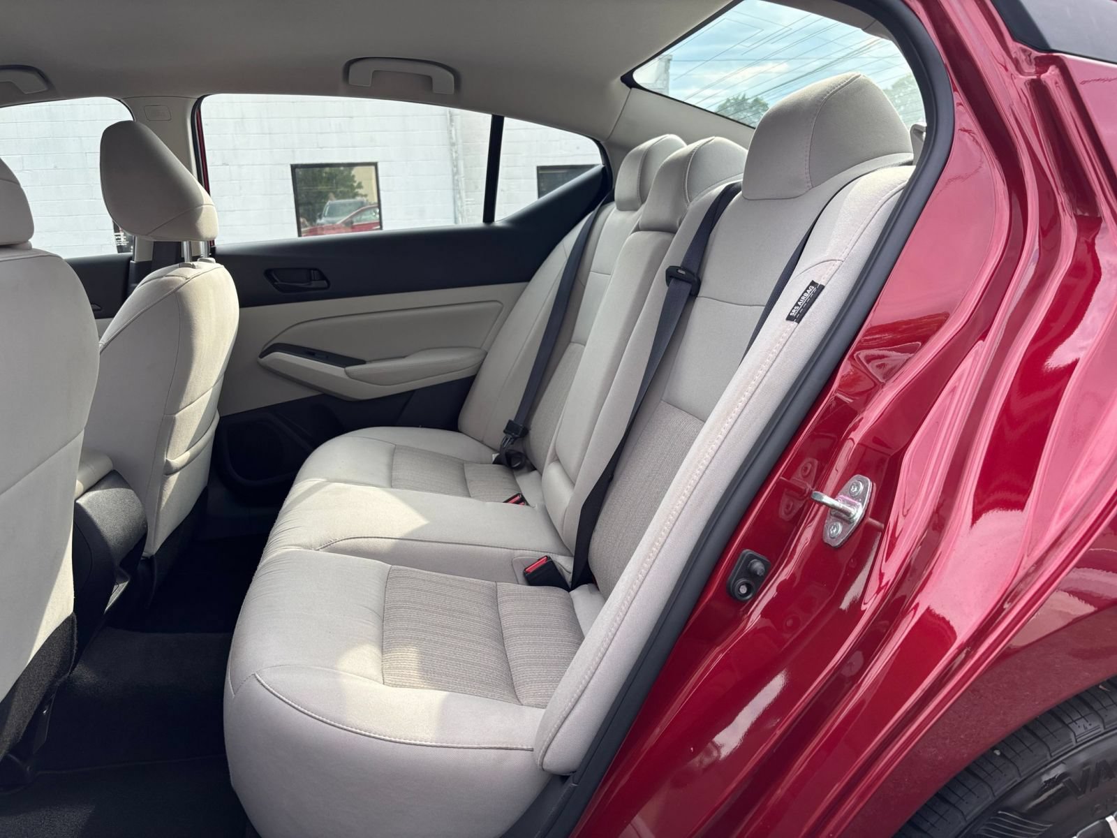 Used 2025 Nissan Altima 2.5 SV FWD image 25