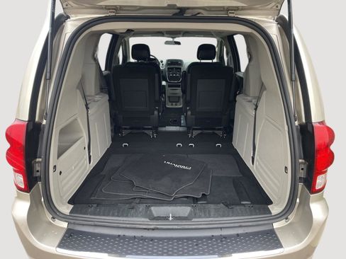 Used 2015 Dodge Grand Caravan American Value Package FWD image 8