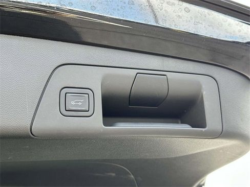 Used 2023 Buick Envision Avenir image 11