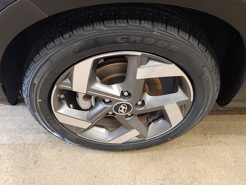 Used 2022 Hyundai Venue Limited FWD image 34