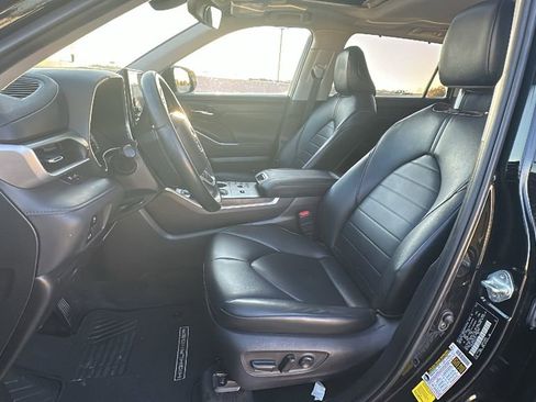 Used 2023 Toyota Highlander L image 4