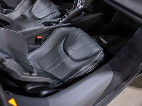 Used 2022 McLaren 720S Spider image 33