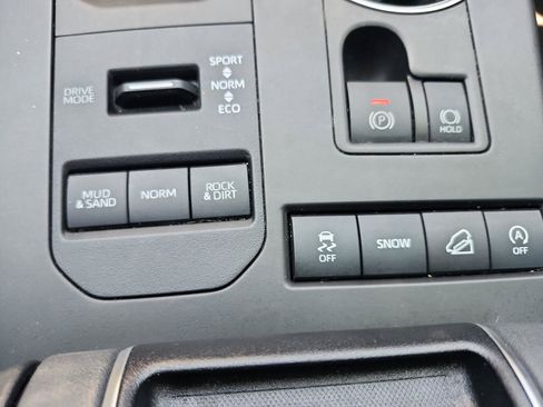 Used 2020 Toyota Highlander XLE AWD/4WD image 22