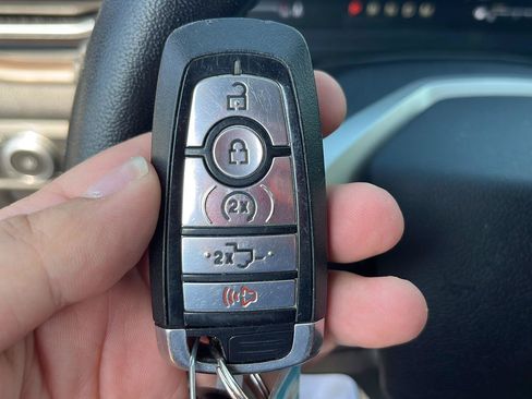 Used 2021 Ford Explorer Limited w/ Equipment Group 301A AWD/4WD image 40