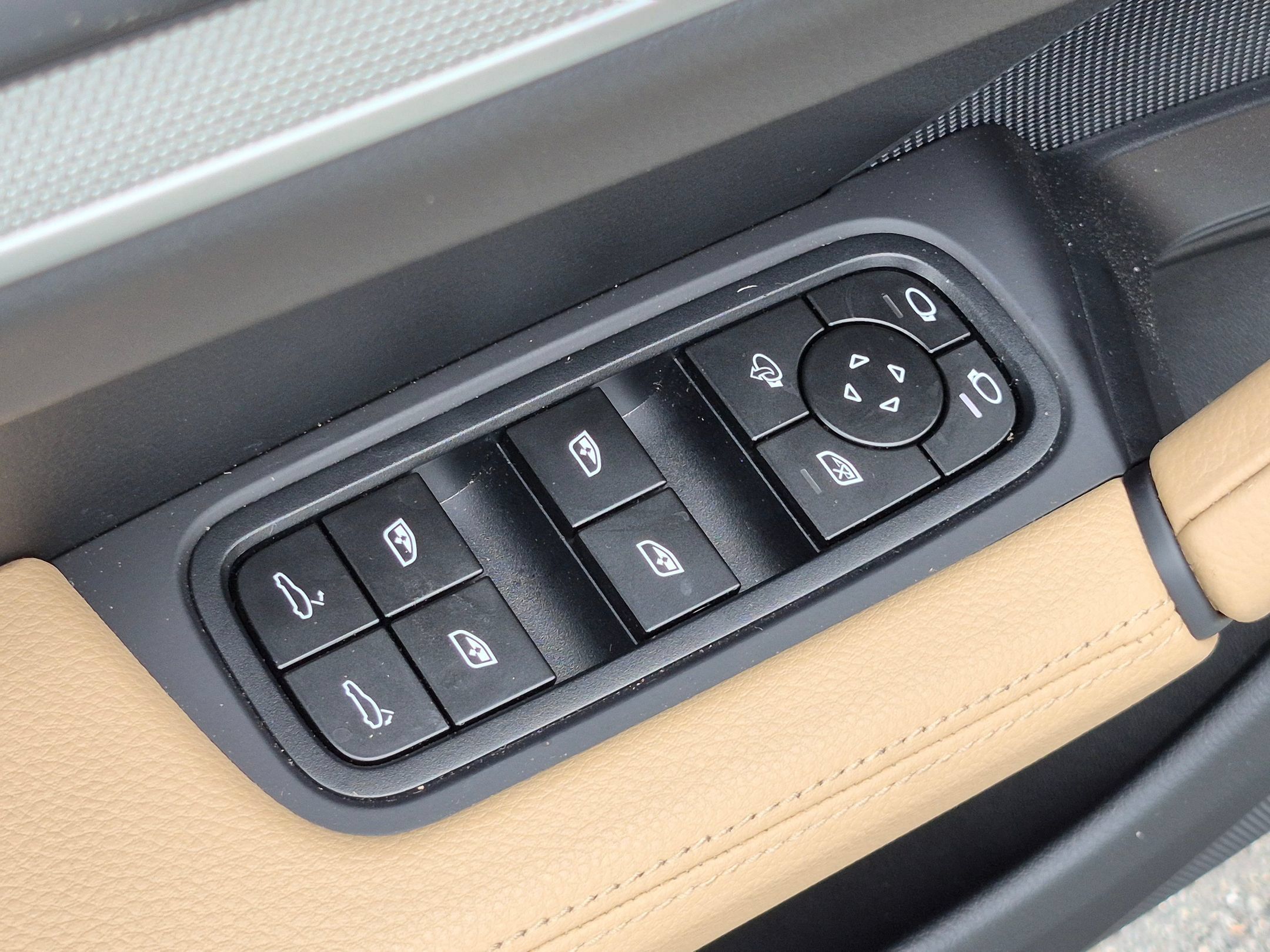 Certified 2026 Porsche Cayenne AWD/4WD image 24