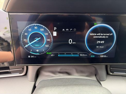 Certified 2025 Hyundai Elantra SEL FWD image 9