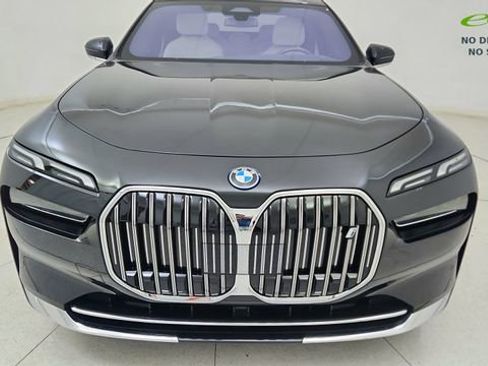 Used 2023 BMW i7 xDrive60 AWD/4WD image 9