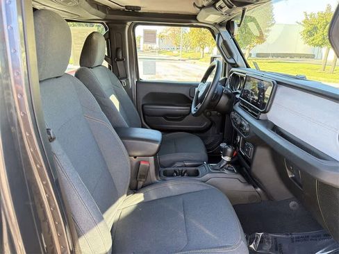 Used 2024 Jeep Gladiator Sport image 31