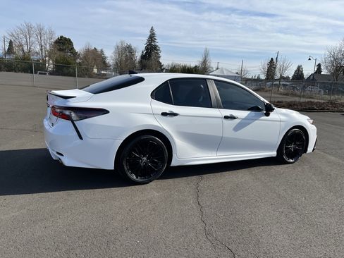 Used 2021 Toyota Camry SE image 6