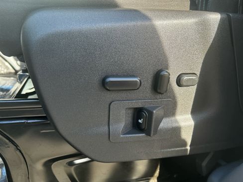 Used 2019 Ford Transit 150 XLT image 12