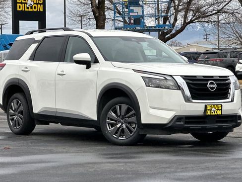 Used 2024 Nissan Pathfinder SV AWD/4WD image 2