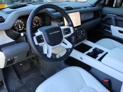 Certified 2025 Land Rover Defender 130 X-Dynamic SE image 5