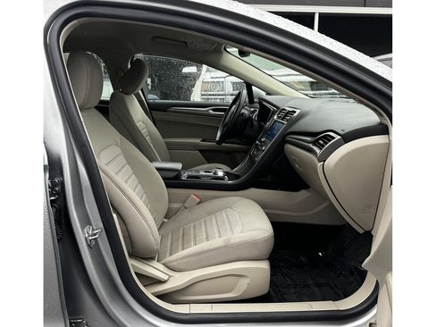 Used 2020 Ford Fusion SE image 8