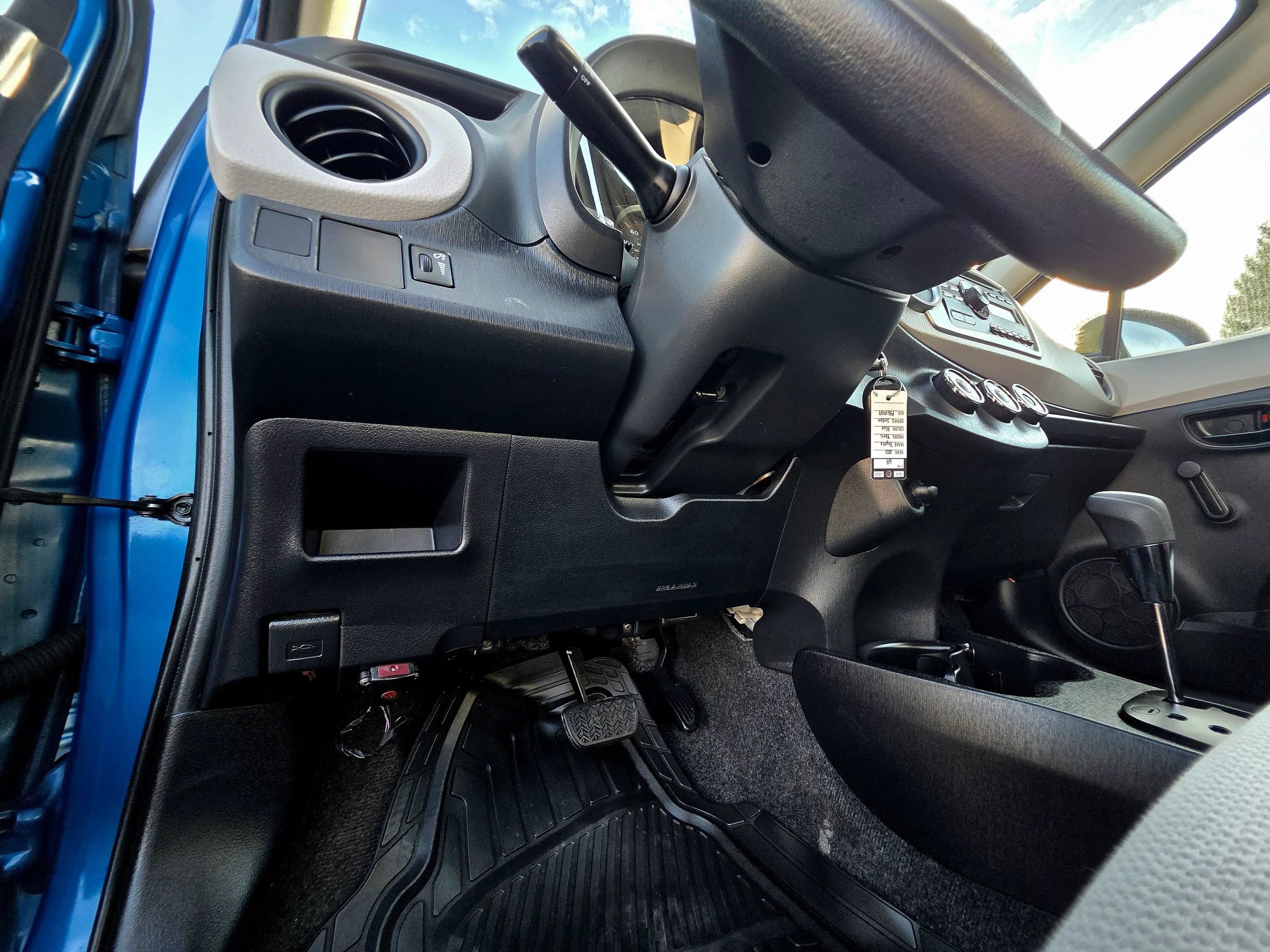 Used 2013 Toyota Yaris L FWD image 50