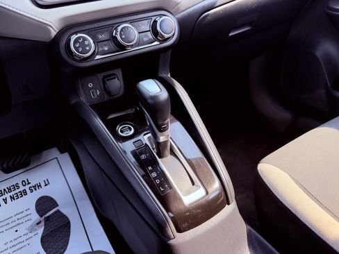 Used 2021 Nissan Versa SV image 32