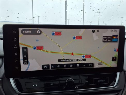 Used 2024 Nissan Altima 2.5 SV w/ SV Premium Package image 10