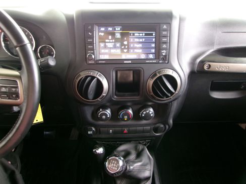 Used 2018 Jeep Wrangler Unlimited Sport AWD/4WD image 15