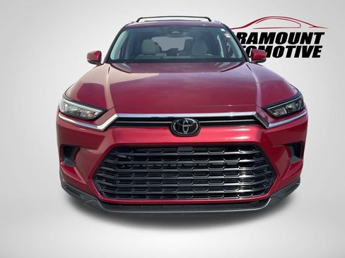 Used 2024 Toyota Grand Highlander XLE image 2