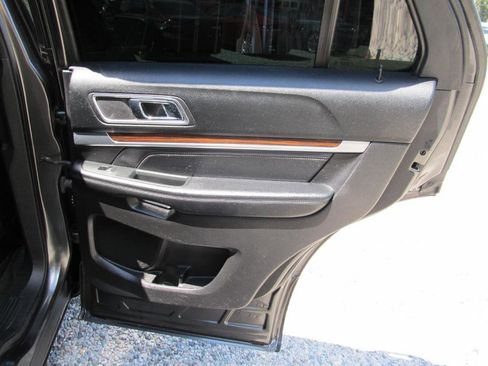 Used 2017 Ford Explorer Limited image 38