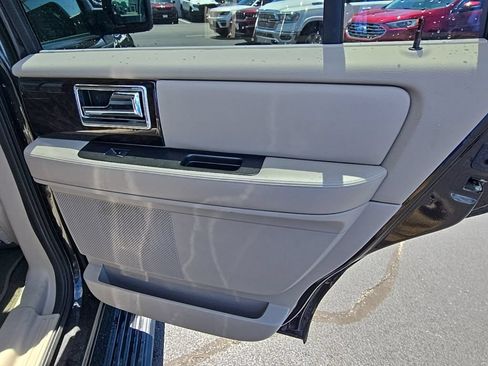 Used 2015 Lincoln Navigator 4WD image 41