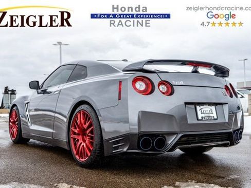 Used 2016 Nissan GT-R Premium image 5