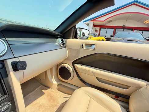 Used 2008 Ford Mustang Convertible RWD image 22