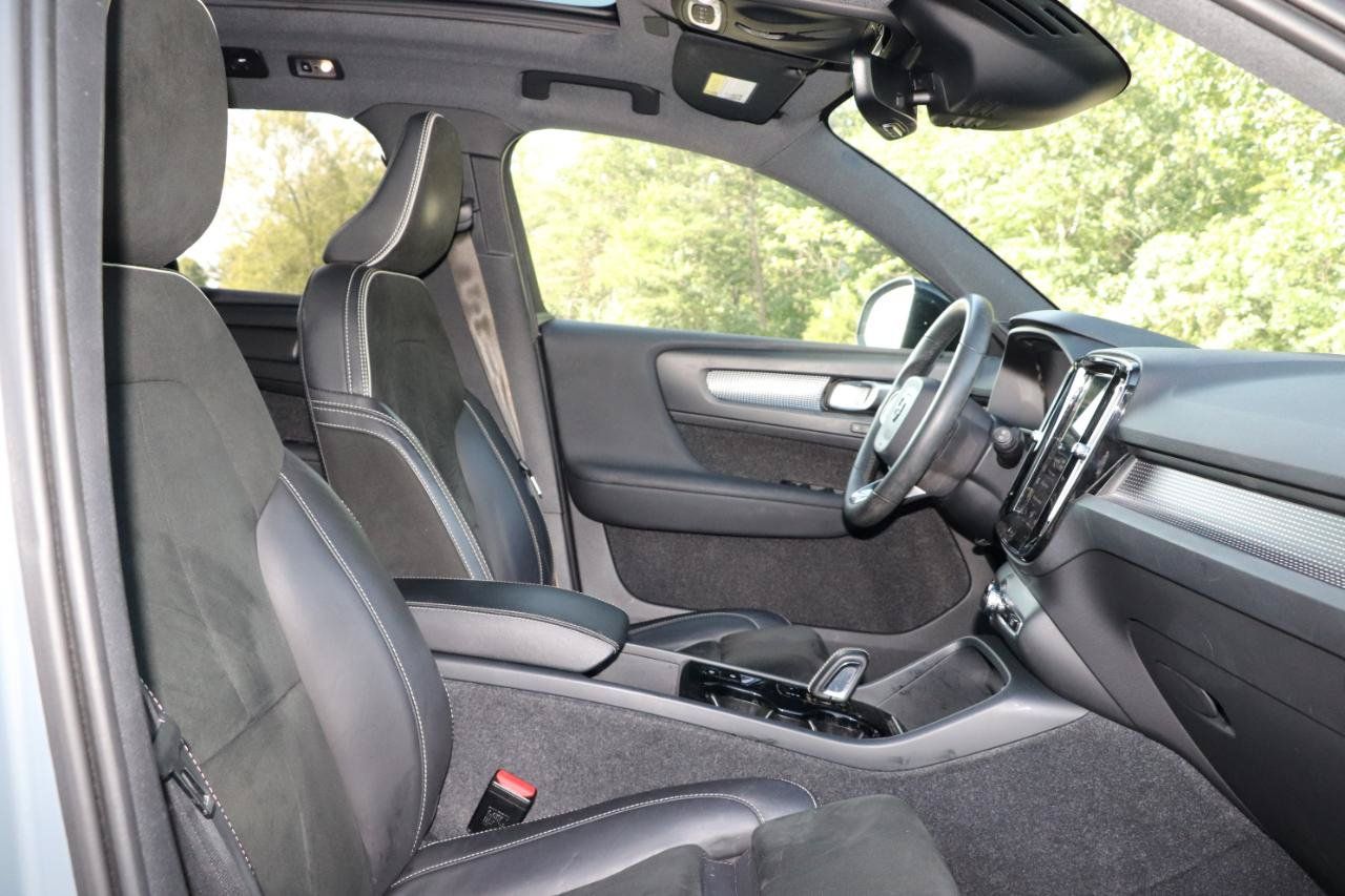 Used 2022 Volvo XC40 T5 R-Design w/ Advanced Package AWD/4WD image 34