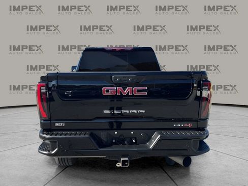 Used 2024 GMC Sierra 2500 AT4 w/ AT4 Premium Plus Package image 4
