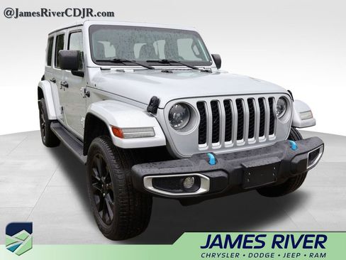 Used 2023 Jeep Wrangler Unlimited Sahara w/ Cold Weather Group AWD/4WD image 9